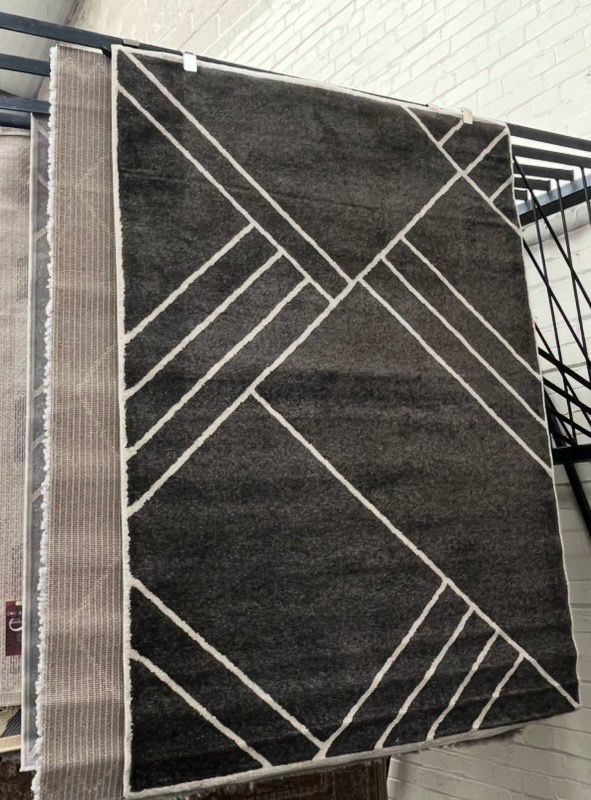 Charcoal & White Patterned Rug (105)