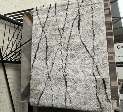 Light Grey Patterned Rug 170cm X 120cm (115)