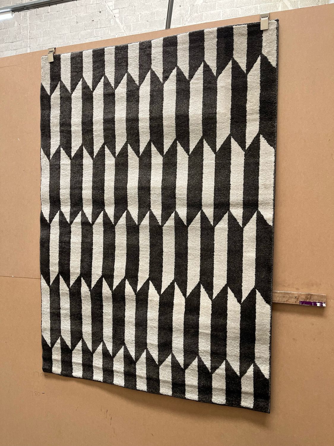 Black & White Patterned Rug 170cm X 120cm (142)