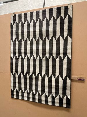 Black & White Patterned Rug 170cm X 120cm (142)