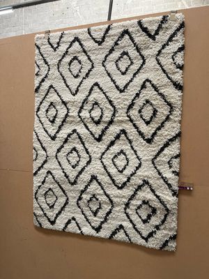 Black & White Patterned Rug 160cm X 120cm (151)