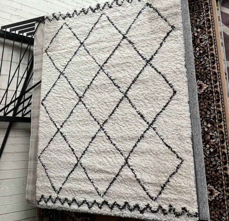 Cream & Black Patterned Rug 170cm X 120cm (130)