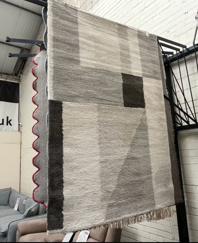 Black & Grey Patterned Rug 170cm X 120cm (131)