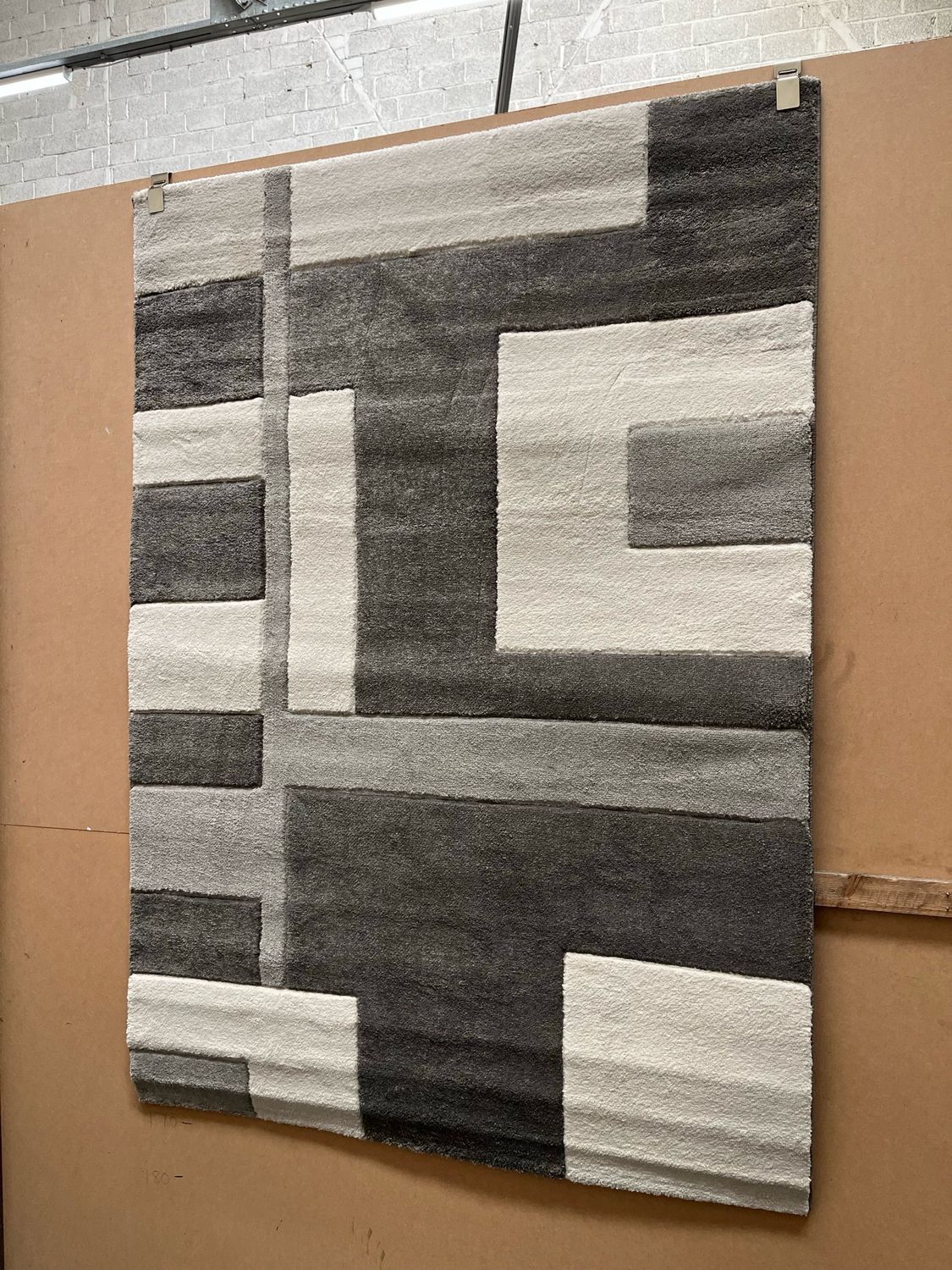 Grey & White Patterned Rug 170cm X 120cm (186)