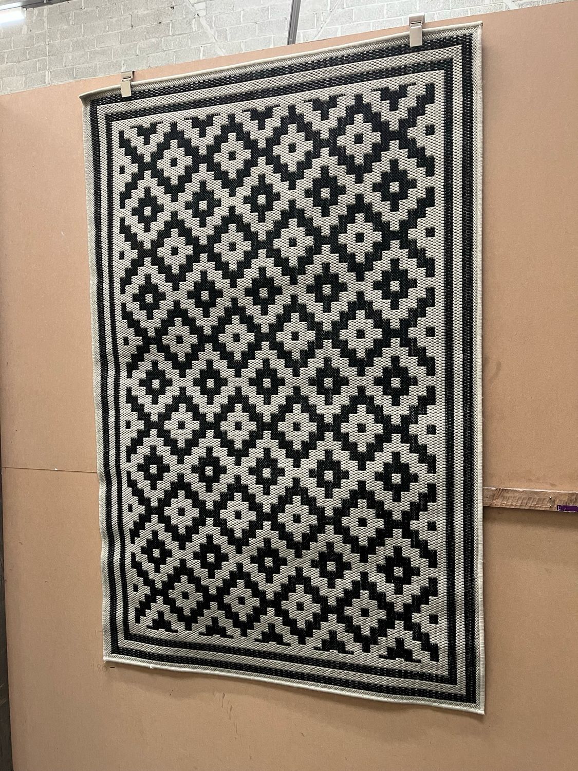 Black & White Patterned Rug 170cm X 120cm (194)