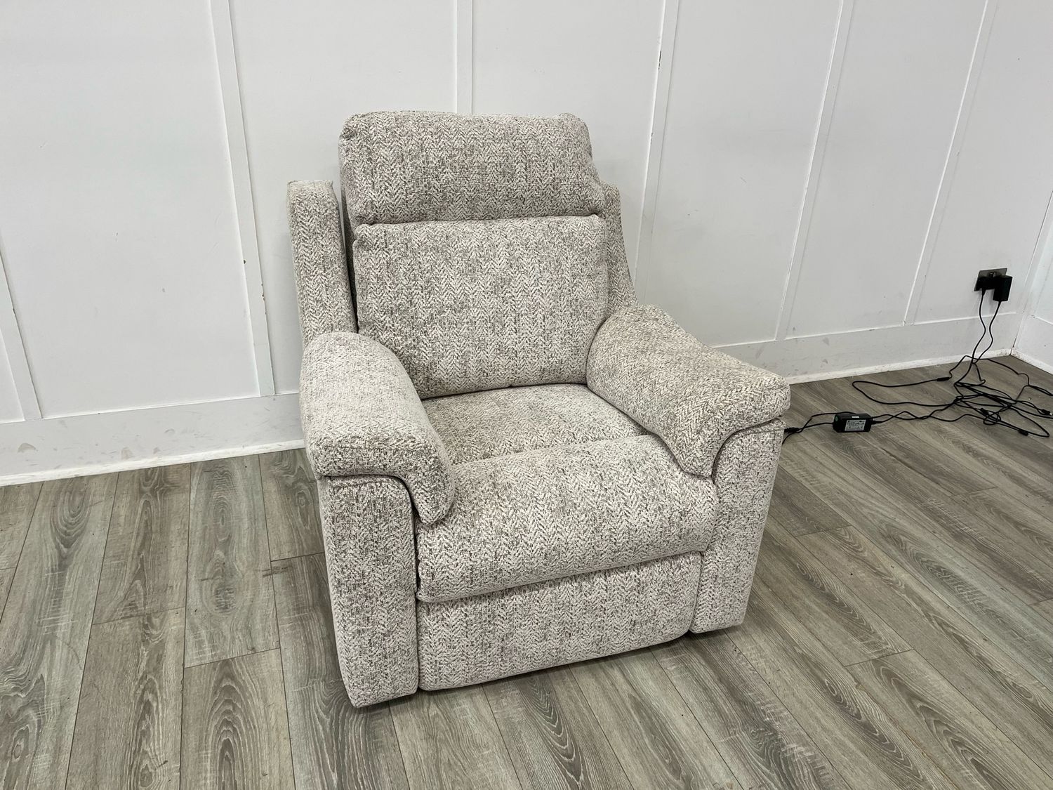 Parker Knoll Arizona Power Reclining Armchair With Adjustable Lumbar/headrest & Heat Function In Beige Fabric