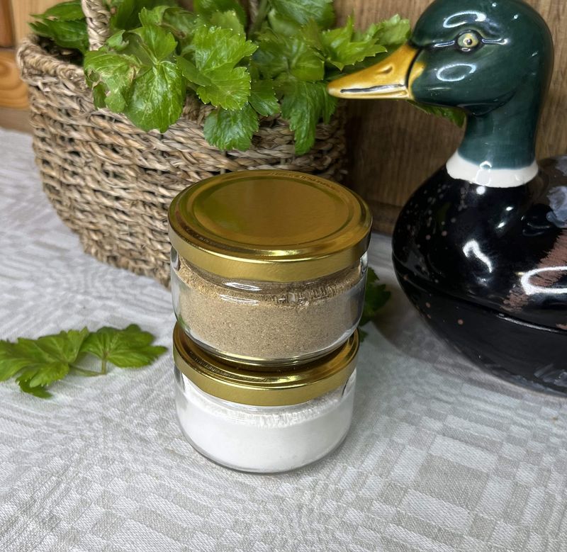 Miško grybų ir salierų gumbų druskų rinkinys