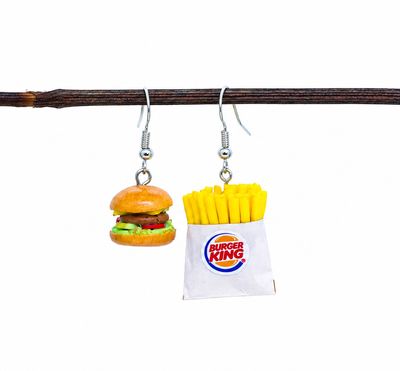 Linksmi auskarai „Burger King mėsainis ir bulvytės“