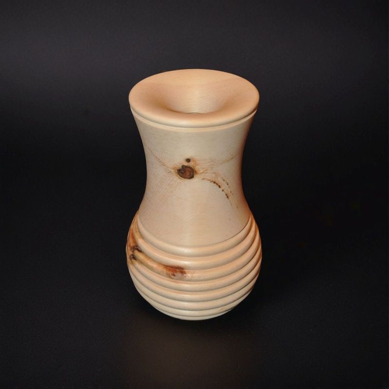 Vase aus Zirbenholz