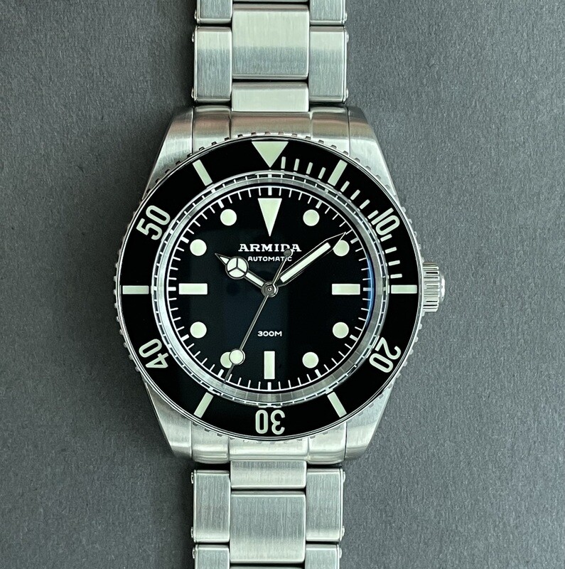 Armida A9 300m black bezel