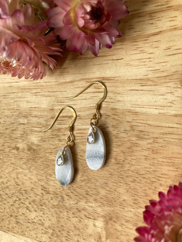 Boucles d’oreilles marbre blanc veine grise dorée