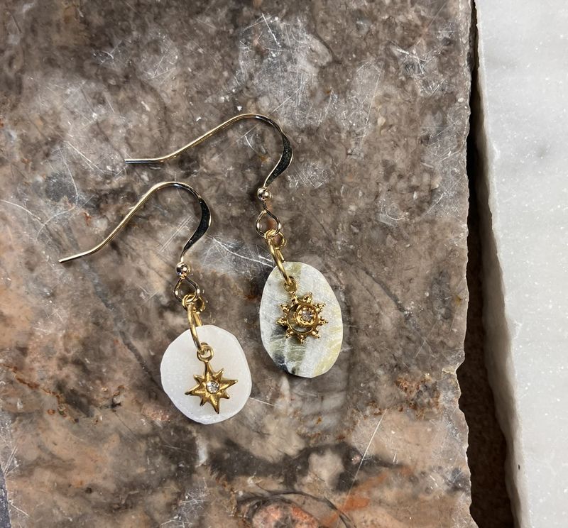 Boucles d'oreilles asymétriques marbre