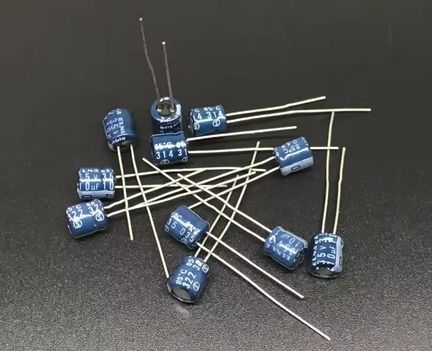 Kondensator elektrolityczny ELNA niskoprofilowy 10uF, 25V, 2 szt.