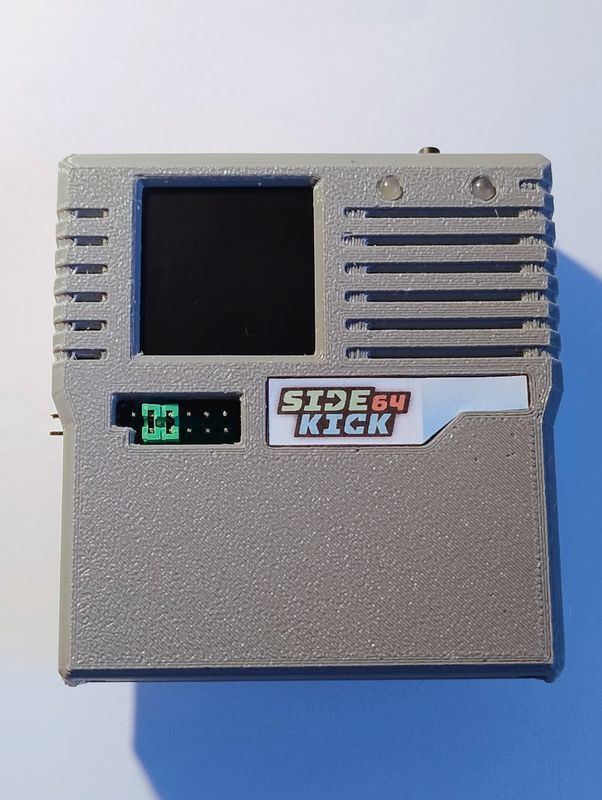 Sidekick64 jest to kartridż do C64, C128 i VIC20