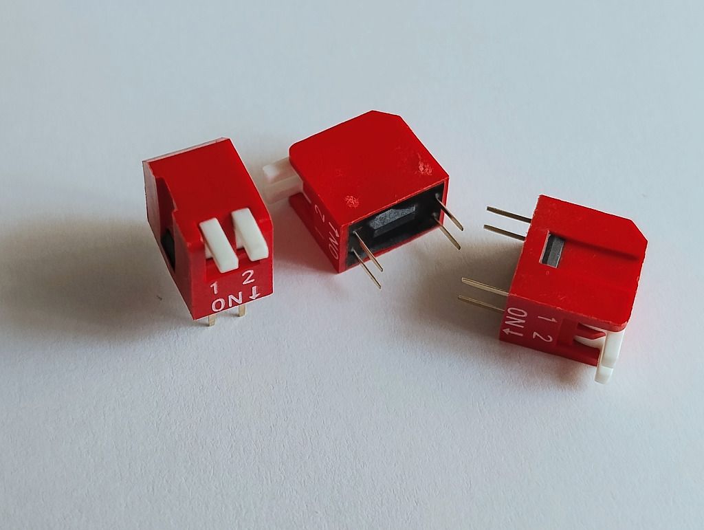 DIP switch kątowy, 2 pozycyjny, czerwony
