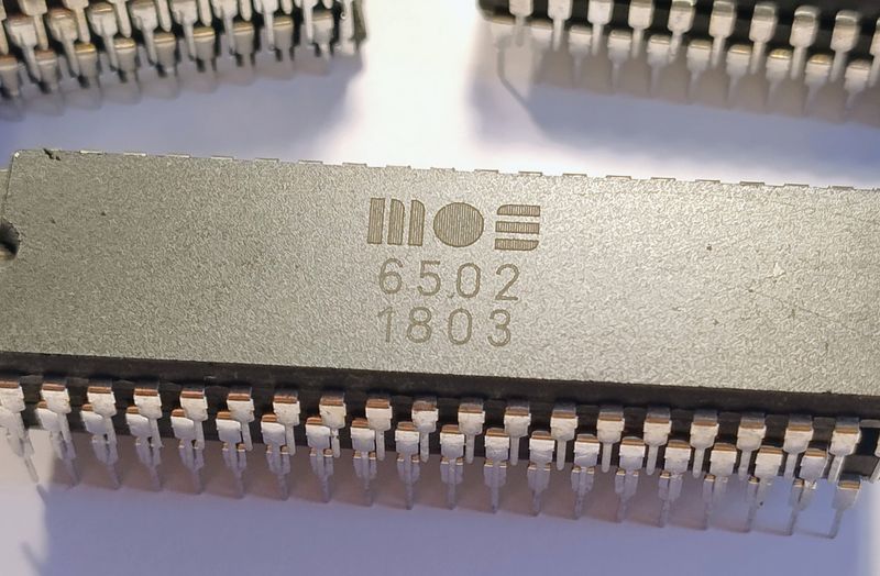 Mikroprocesor MOS 6502, DIP 40