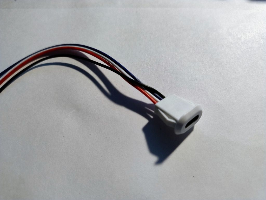 Gniazdo USB-C z 4 przewodami na zatrzask do obudowy