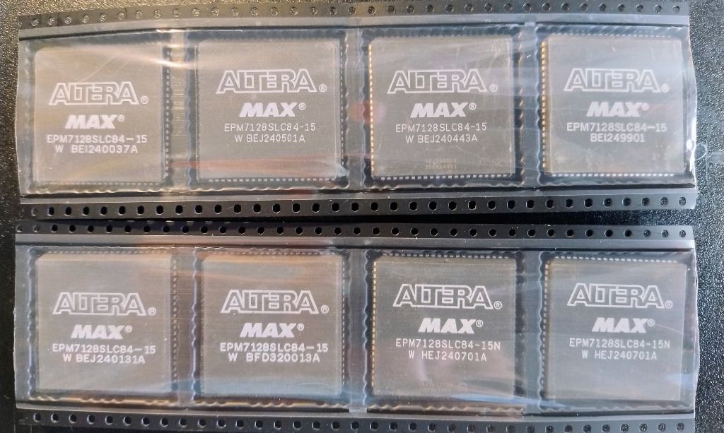 Układ programowalny ALTERA EPM7128SLC84-15, PLCC 84