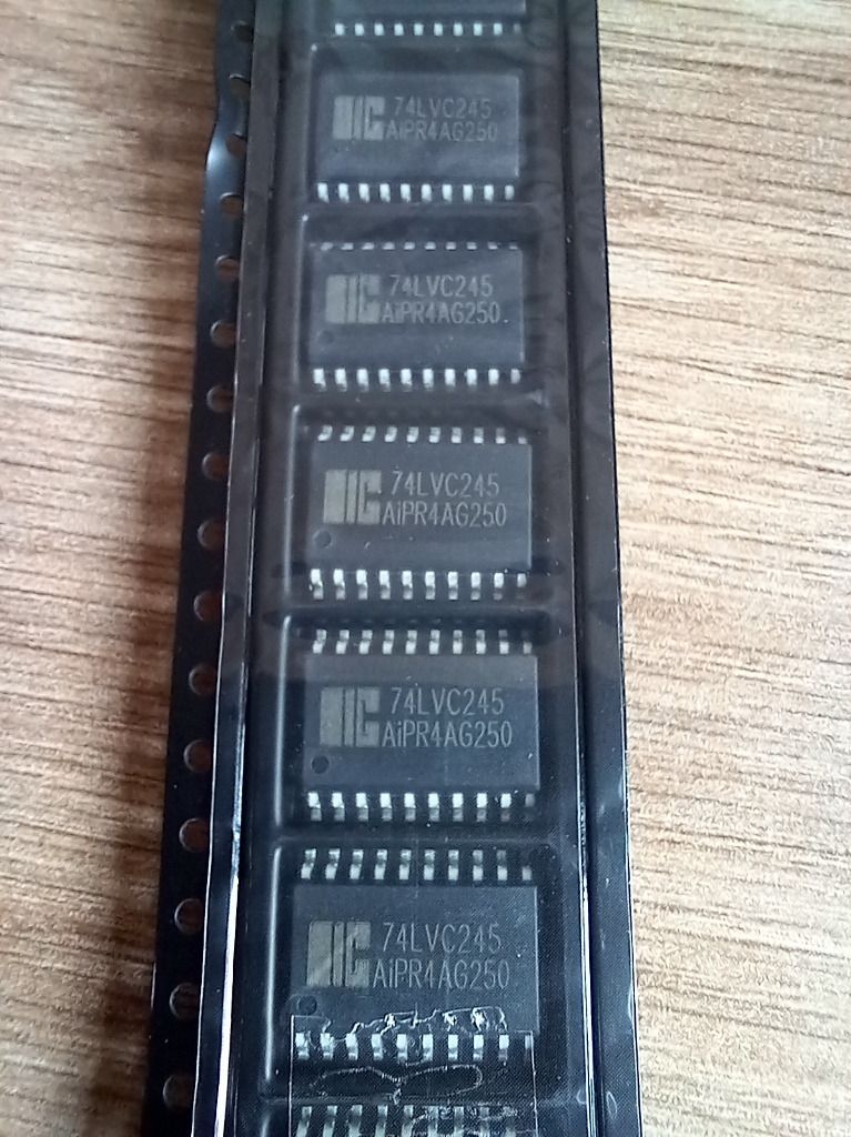 Układ logiczny 74LVC245AD, SO-20