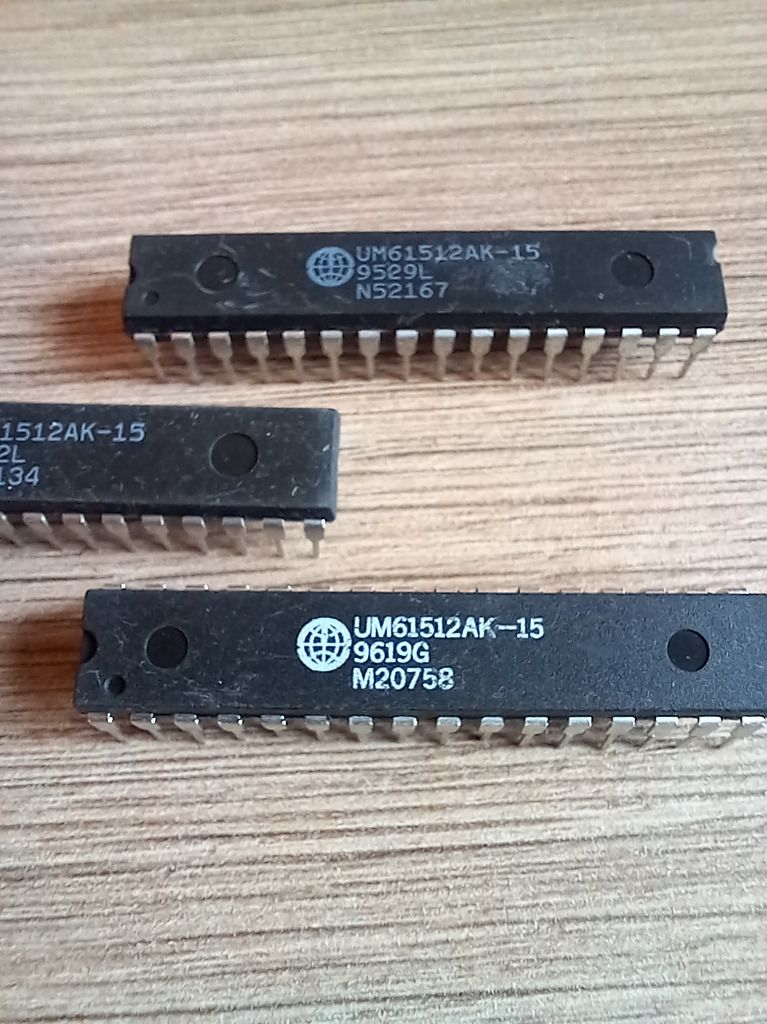 Pamięć UM61512AK-15, CMOS RAM, 64K x 8, DIP 32