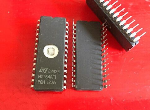 Pamięć EPROM M2764A o organizacji 8k x 8
