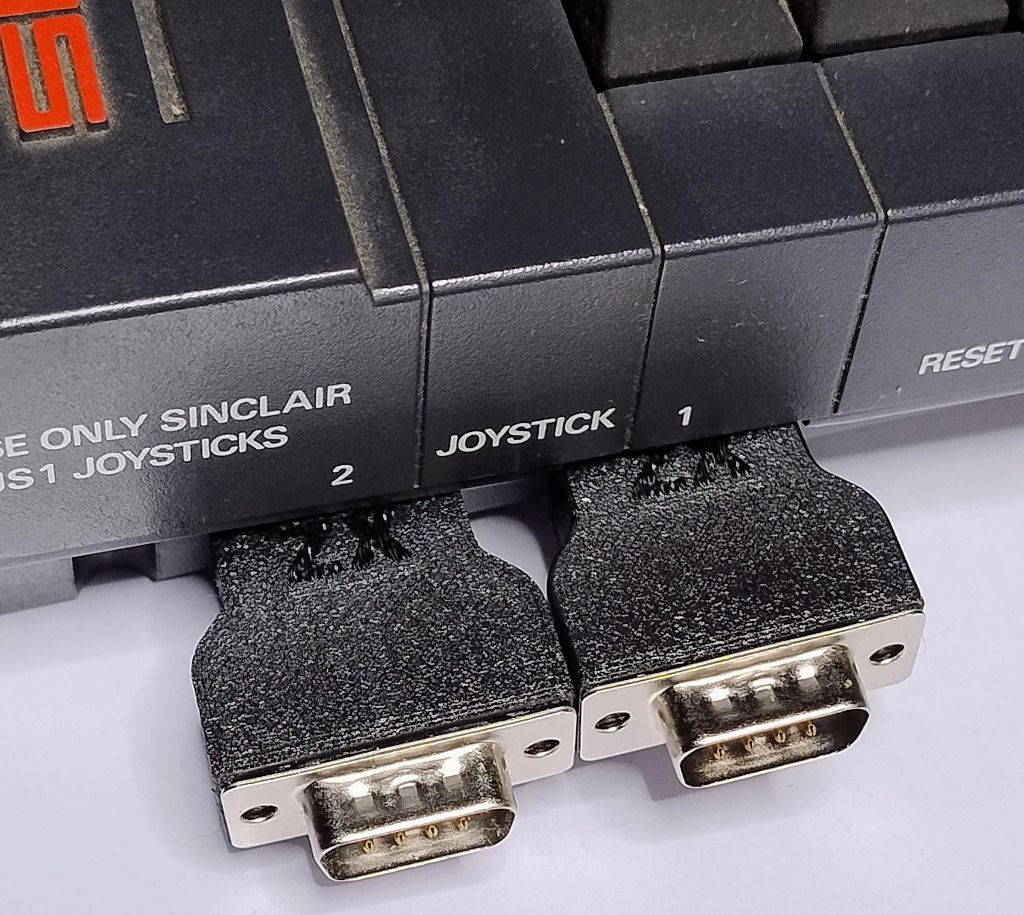 Adapter joysticka SJS do ZX Spectrum +2A/+2B . Umożliwia on używanie josticków z systemów Commodore, ZX Spectrum 48, Atari, komplet 2 sztuk