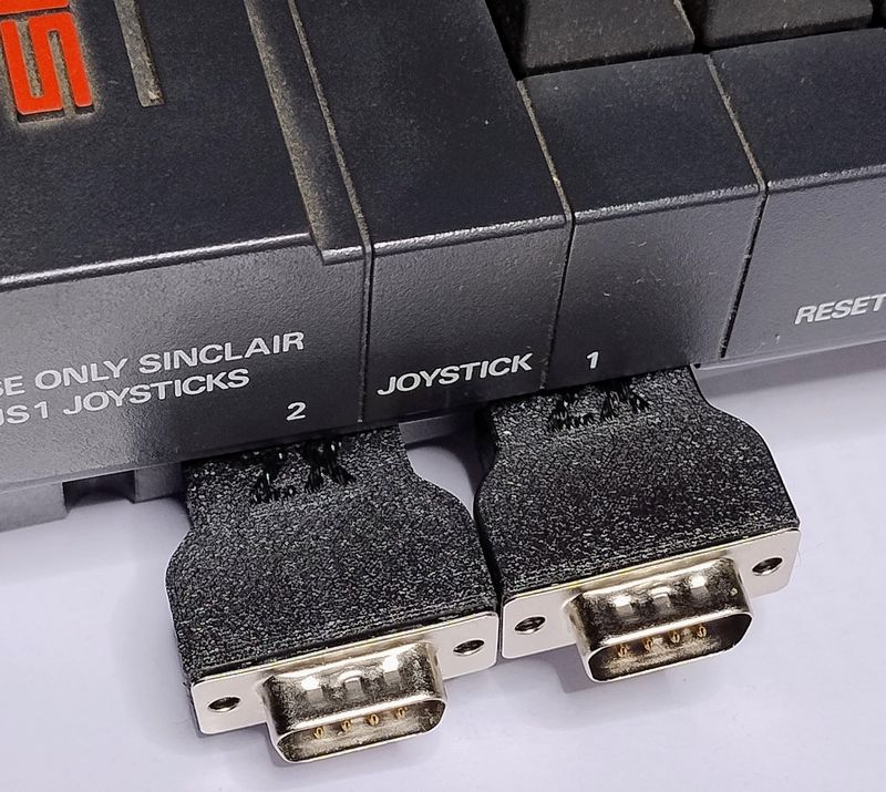 Adapter joysticka SJS do ZX Spectrum +2A/+2B . Umożliwia on używanie josticków z systemów Commodore, ZX Spectrum 48, Atari