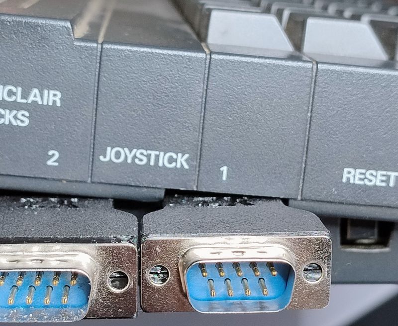 Adapter joysticka SJS do ZX Spectrum +2A/+2B . Umożliwia on używanie josticków z systemów Commodore, ZX Spectrum 48, Atari