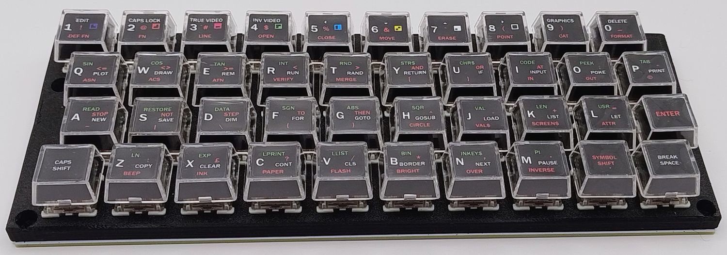Klawiatura mechaniczna oparta na przyciskach GATERON do klona ZX Spectrum, Harlequin 128