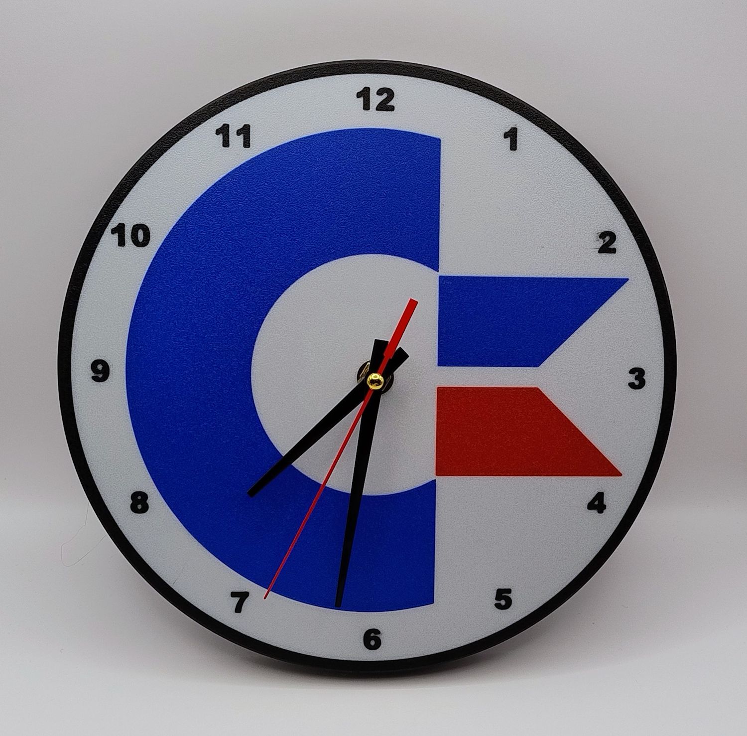 Commodore clock, 3D printed, with a quartz clock mechanism and AA battery