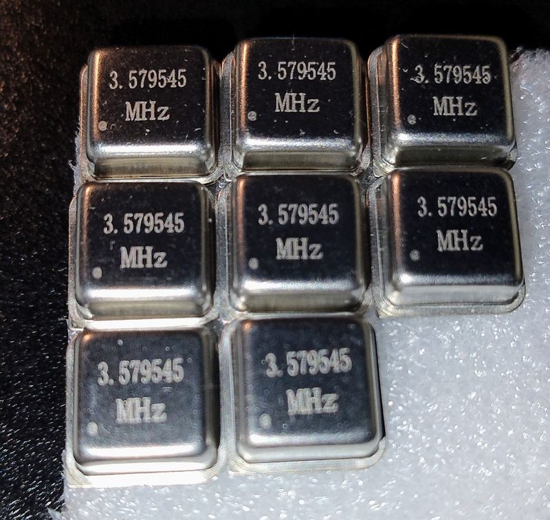 Square Active Resonator 3.579 MHz, DIP 4
