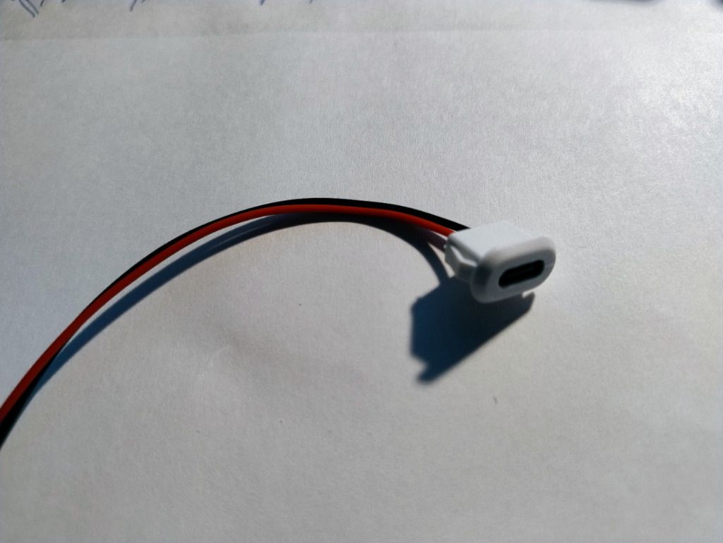 USB-C socket with 2 snap-in wires for housing