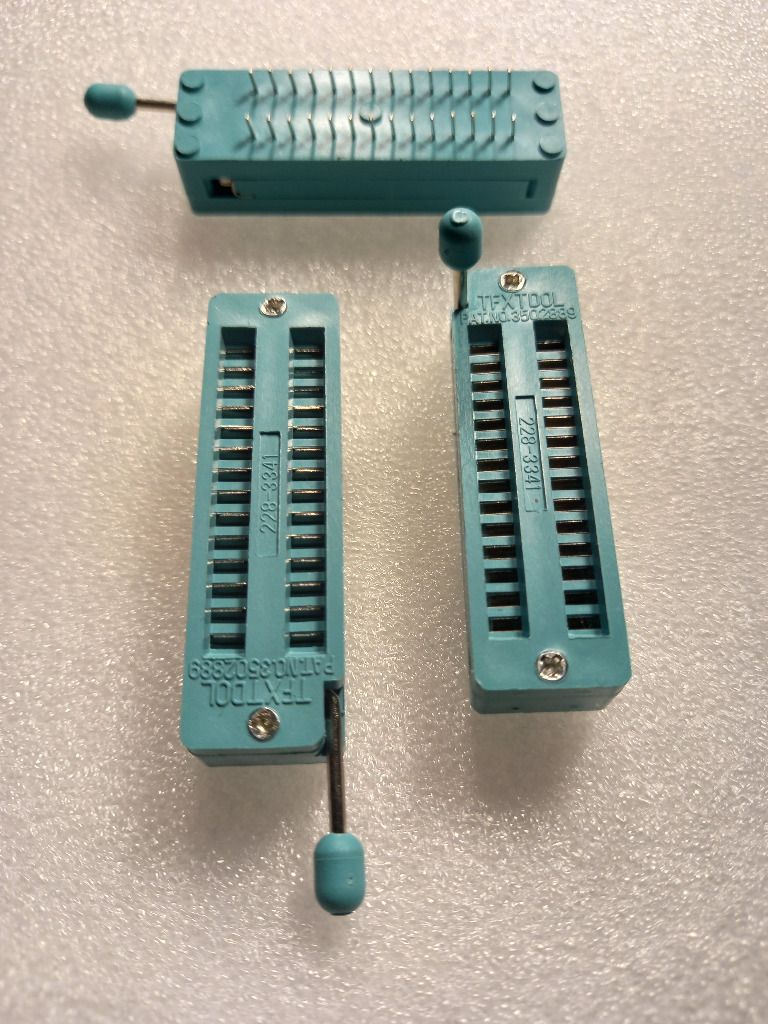 ZIF (Zero Insertion Force) Socket 28 pins, narrow