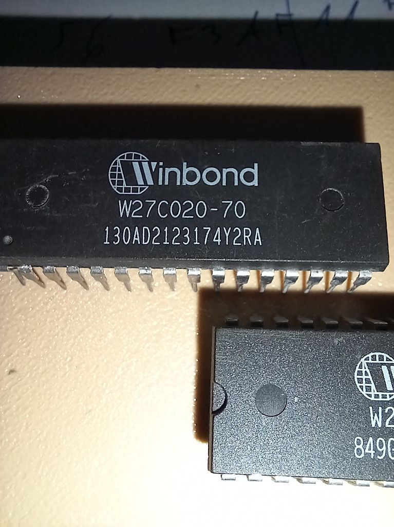 Winbond EEPROM Memory W27C020-70