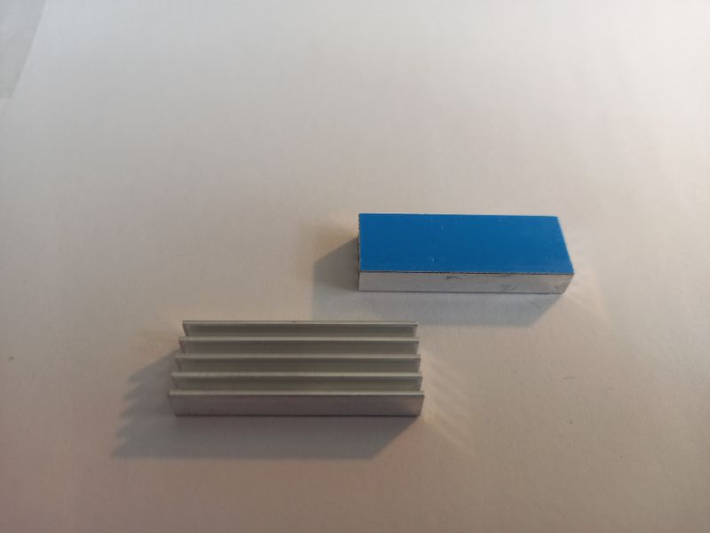 Radiator 30x11x5 with adhesive tape for integrated circuits