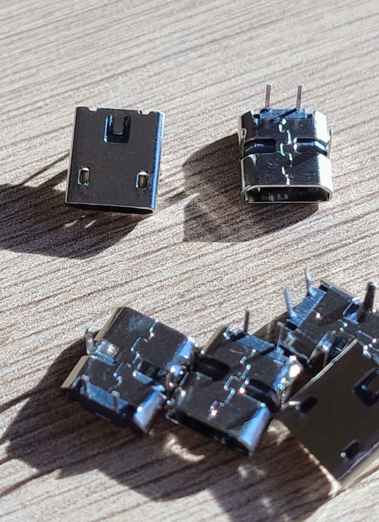 Micro USB socket for PCB, 90-degree angled pins