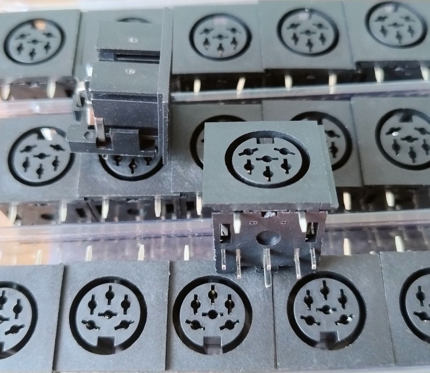 DIN 6-pin Socket for PCB