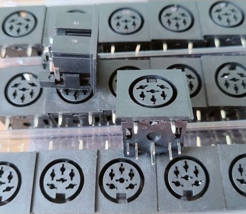 DIN 6-pin Socket for PCB