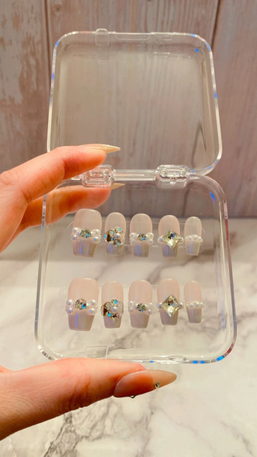 White French Tip- Medium