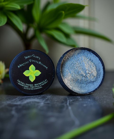 Smile Club&#39;s Miracle Tooth Powder - Original Eggshell