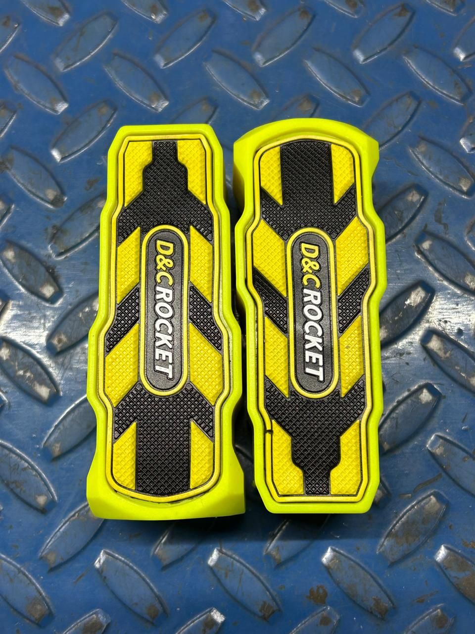 Goma posapie amarillo/negro dyc rocket estilo pro taper Ft-125/150 new style