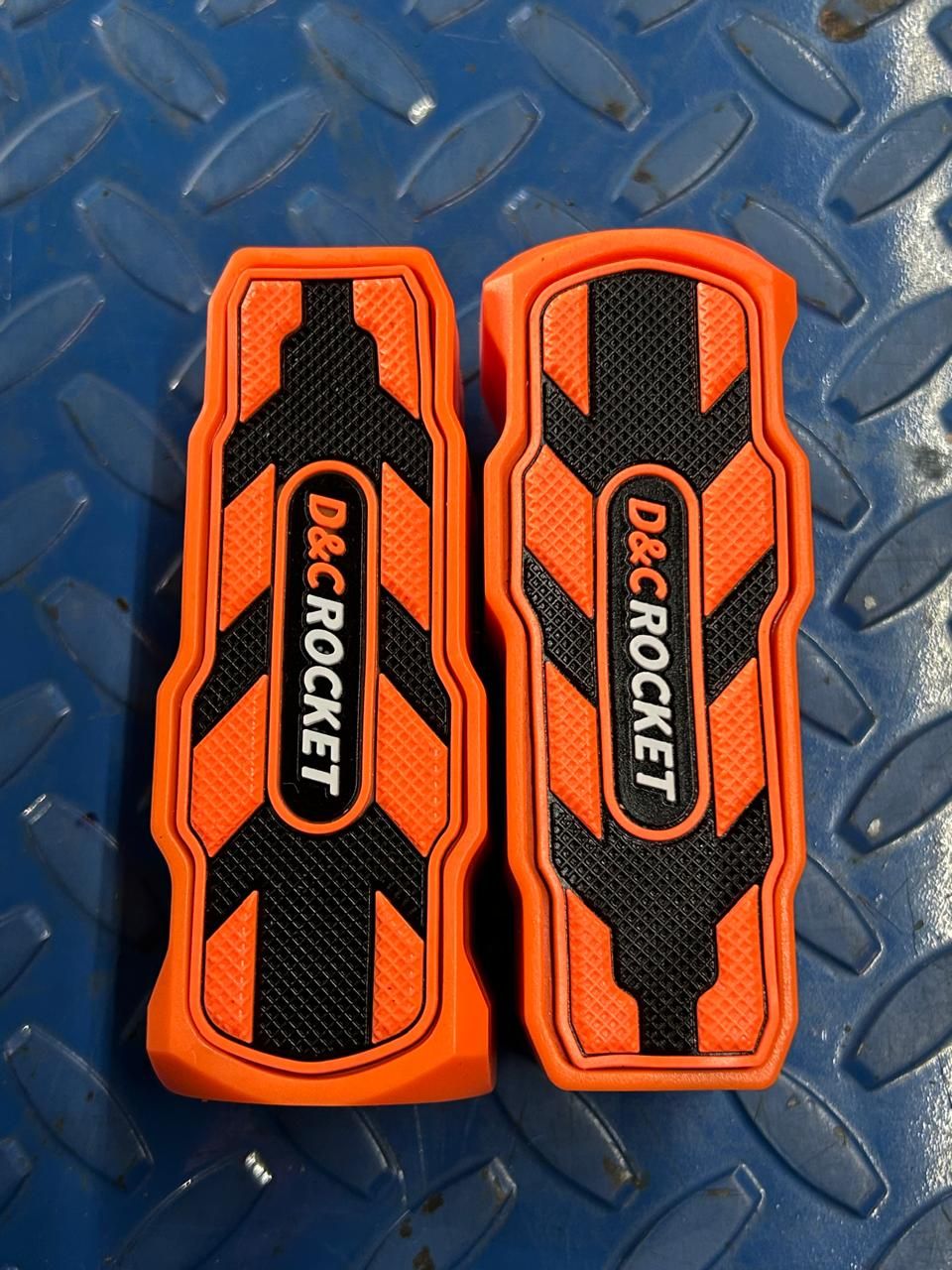 Goma posapie naranja/negro dyc rocket estilo pro taper ft-125/150 new style