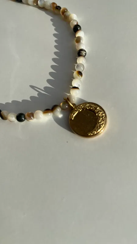 Choker z masy perłowej