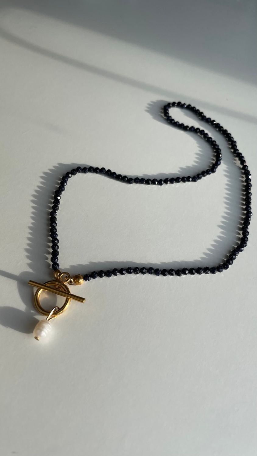 Chocker z czarnego turmalinu z perłą