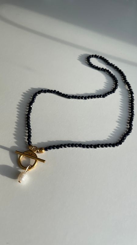 Chocker z czarnego turmalinu z perłą