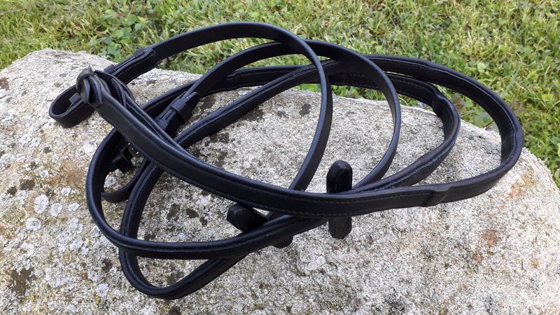 Weiche Lederzügel mit eingenähten Stegen Weiche Lederzügel mit eingenähten Stegen