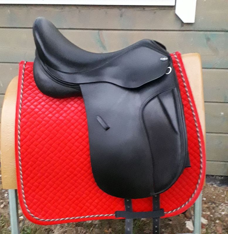 Massimo Saddle UP DR schwarz KW 34 / 18 Massimo Saddle UP DR schwarz KW 34 / 18" Mustersattel