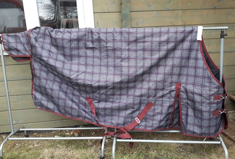 HKM Outdoordecke Scotland 155 cm 100g Füllung HKM Outdoordecke Scotland 155 cm 100g Füllung