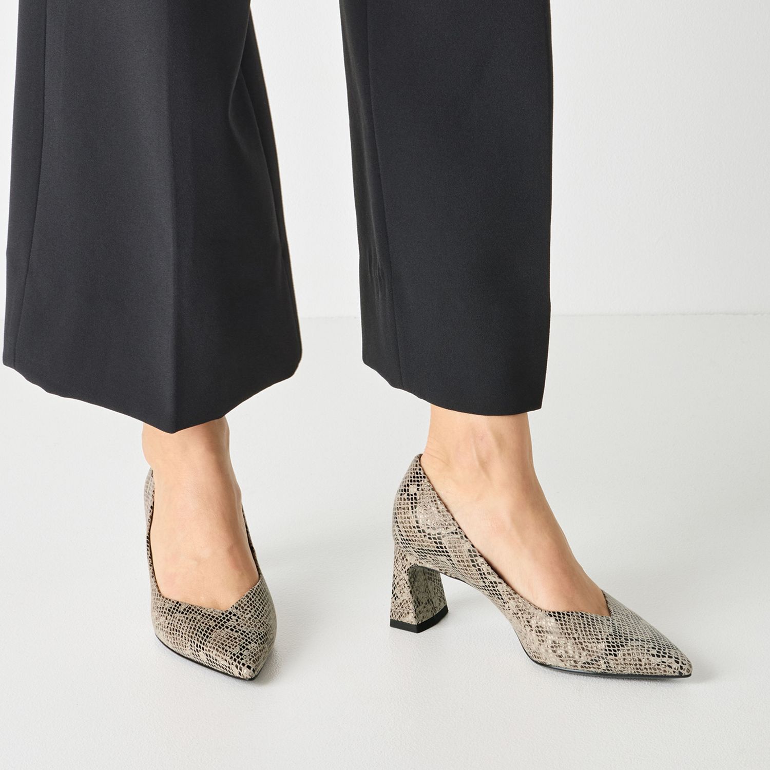 Pump Snake Beige