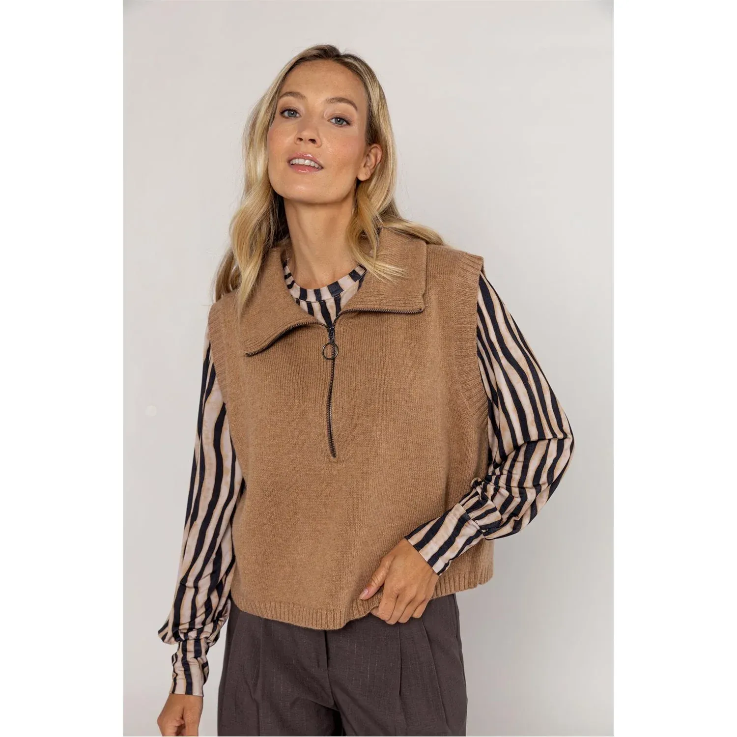 Pullover sleeveless Camel 533228